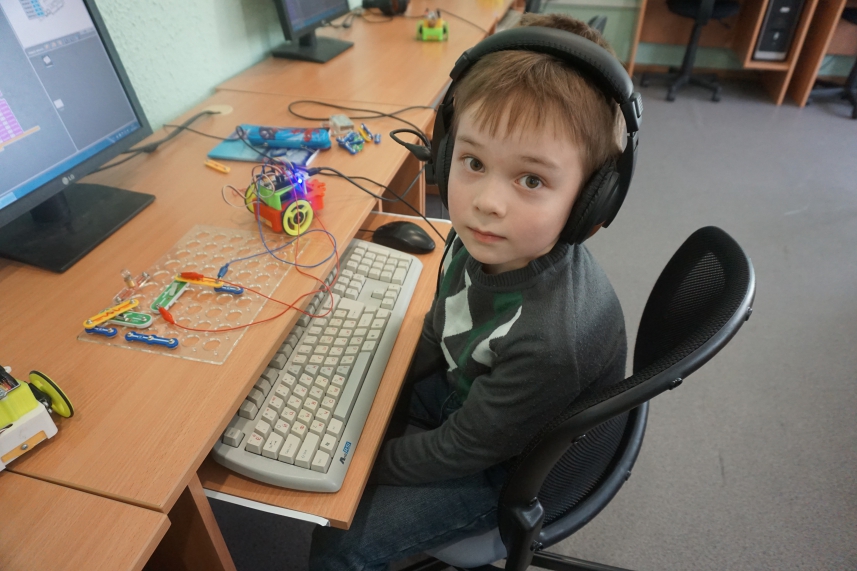Кружки в школе робототехники для детей в СПб «Робикс»